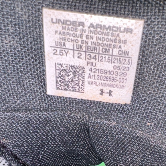 Pre-Loved Kids under Armor 
3.5 Y &  2.5 Y
2pair Colorful Cleats - Picture 6 of 12